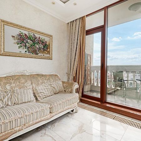 Greek Street Deluxe Apartment โอเดสซา ภายนอก รูปภาพ