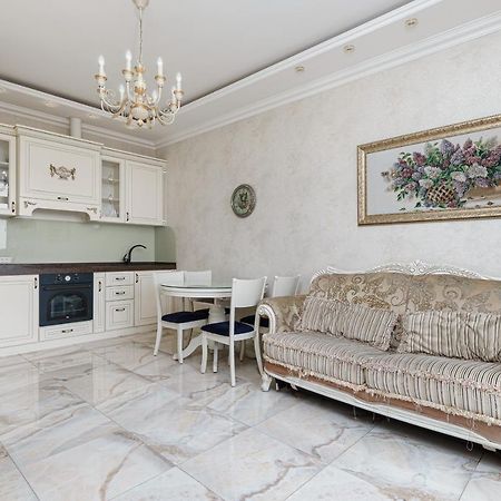 Greek Street Deluxe Apartment โอเดสซา ภายนอก รูปภาพ