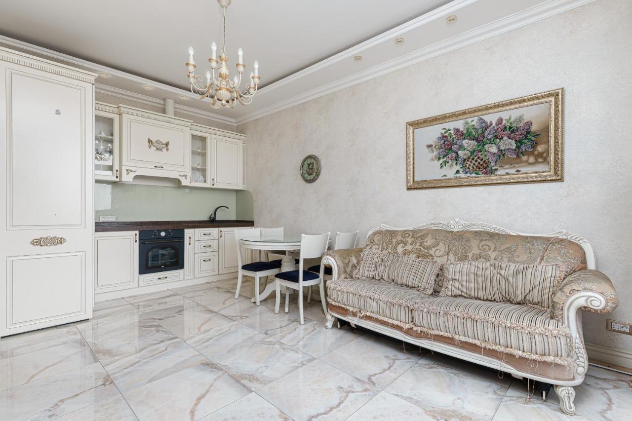 Greek Street Deluxe Apartment โอเดสซา ภายนอก รูปภาพ
