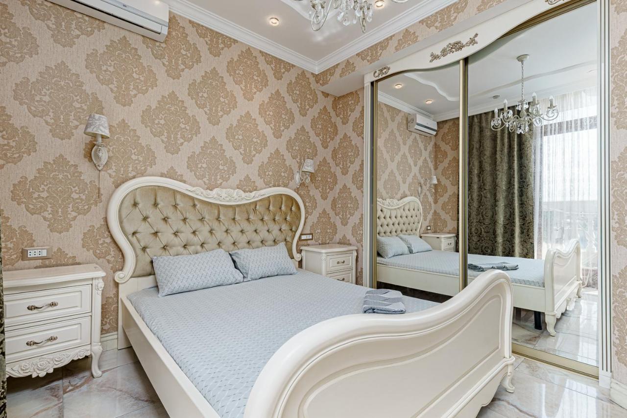 Greek Street Deluxe Apartment โอเดสซา ภายนอก รูปภาพ